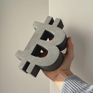 Beton Bitcoin Skulptur - Moderne Dekoration image 1