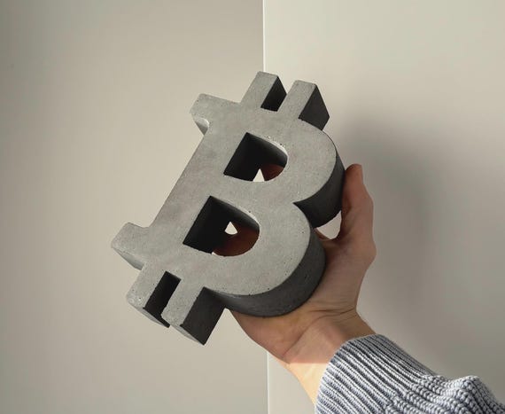 Beton Bitcoin Skulptur - Moderne Dekoration