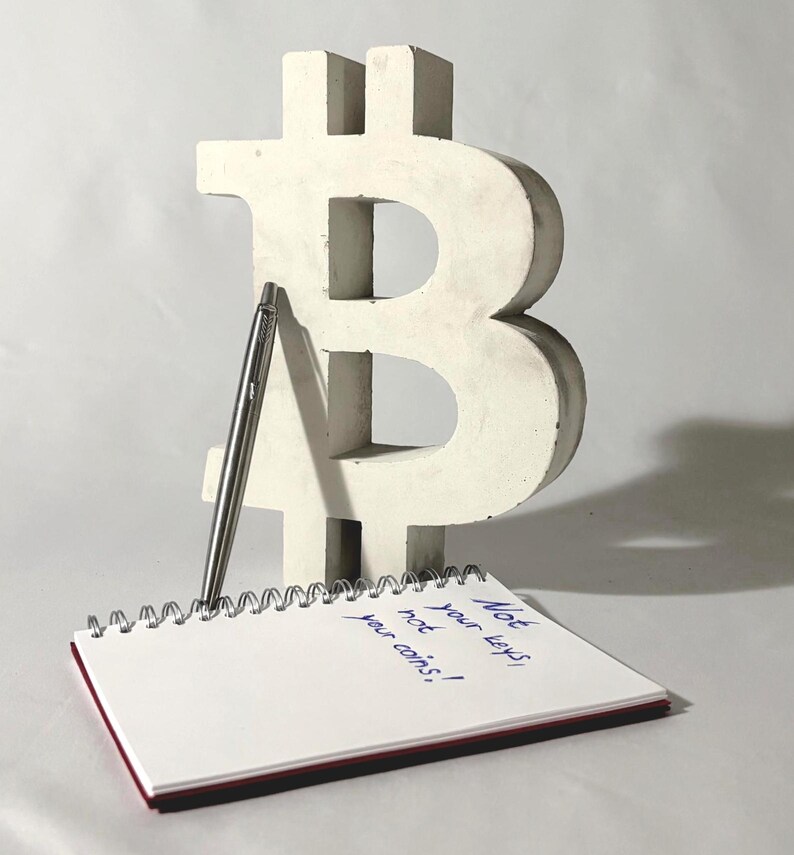 Beton Bitcoin Skulptur - Moderne Dekoration image 6