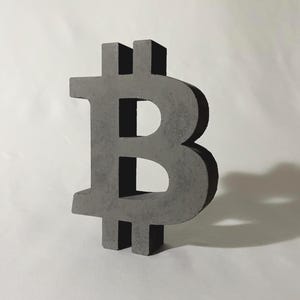 Beton Bitcoin Skulptur - Moderne Dekoration image 4