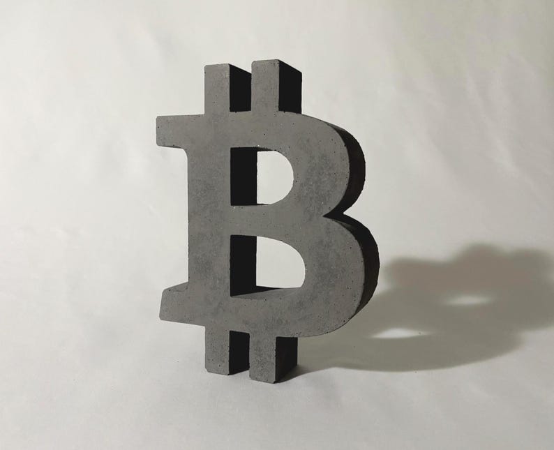 Beton Bitcoin Skulptur - Moderne Dekoration image 4