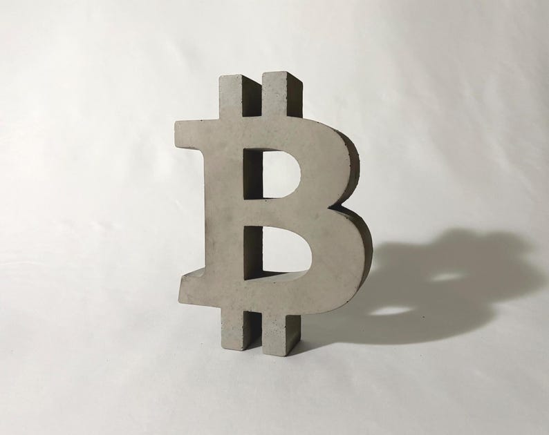 Beton Bitcoin Skulptur - Moderne Dekoration image 3