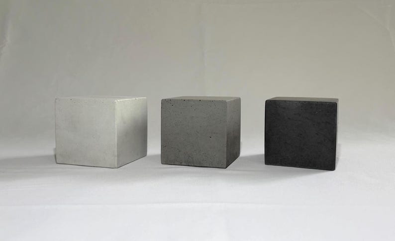Betonwürfel Skulptur – Moderne geometrische Dekoration - Beschwerer image 2
