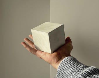 Betonwürfel Skulptur – Moderne geometrische Dekoration - Beschwerer