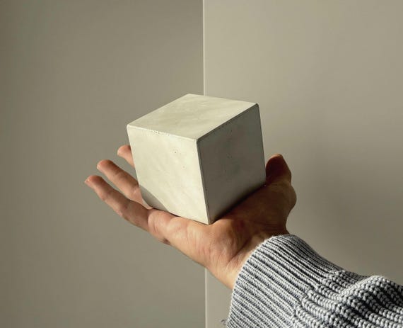 Betonwürfel Skulptur – Moderne geometrische Dekoration - Beschwerer
