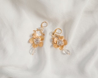 Bridal flower earrings - ELLIE - gold chandelier earrings