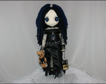 OOAK Hand gestikte Goth Girl Rag Doll met teddybeer griezelige gotische volkskunst door Jodi Cain gescheurde vodden