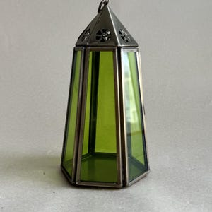 Vintage grön lykta i målat glas: Handgjord värmeljushållare