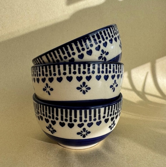Hand-Painted Blue Heart Ceramic Bowl: Decorative Pottery (4" Diameter)