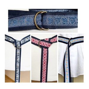Può includere: Tre cinture con diversi motivi e fibbie metalliche. Le cinture sono blu navy con un motivo floreale, rosso e bianco con un motivo geometrico e blu e rosa con un motivo floreale.