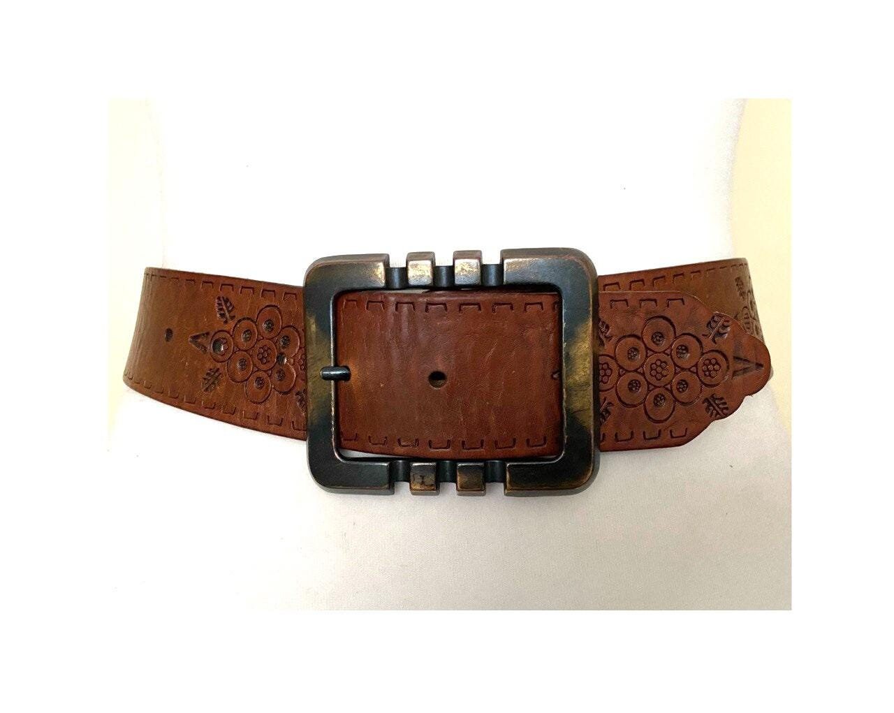 Cintura sottile GG Marmont in pelle marrone | ® IT Cintura sottile GG Marmont in pelle marrone | ® IT