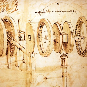 Op de afbeelding: Een sepia-kleurige tekening van een mechanisch apparaat, mogelijk een tandwielsysteem, met meerdere cirkelvormige componenten en verbindingsstangen. Het ontwerp omvat tandwielen, wielen en een slinger, allemaal gedetailleerd weergegeven. De tekening doet denken aan schetsen van Leonardo da Vinci.