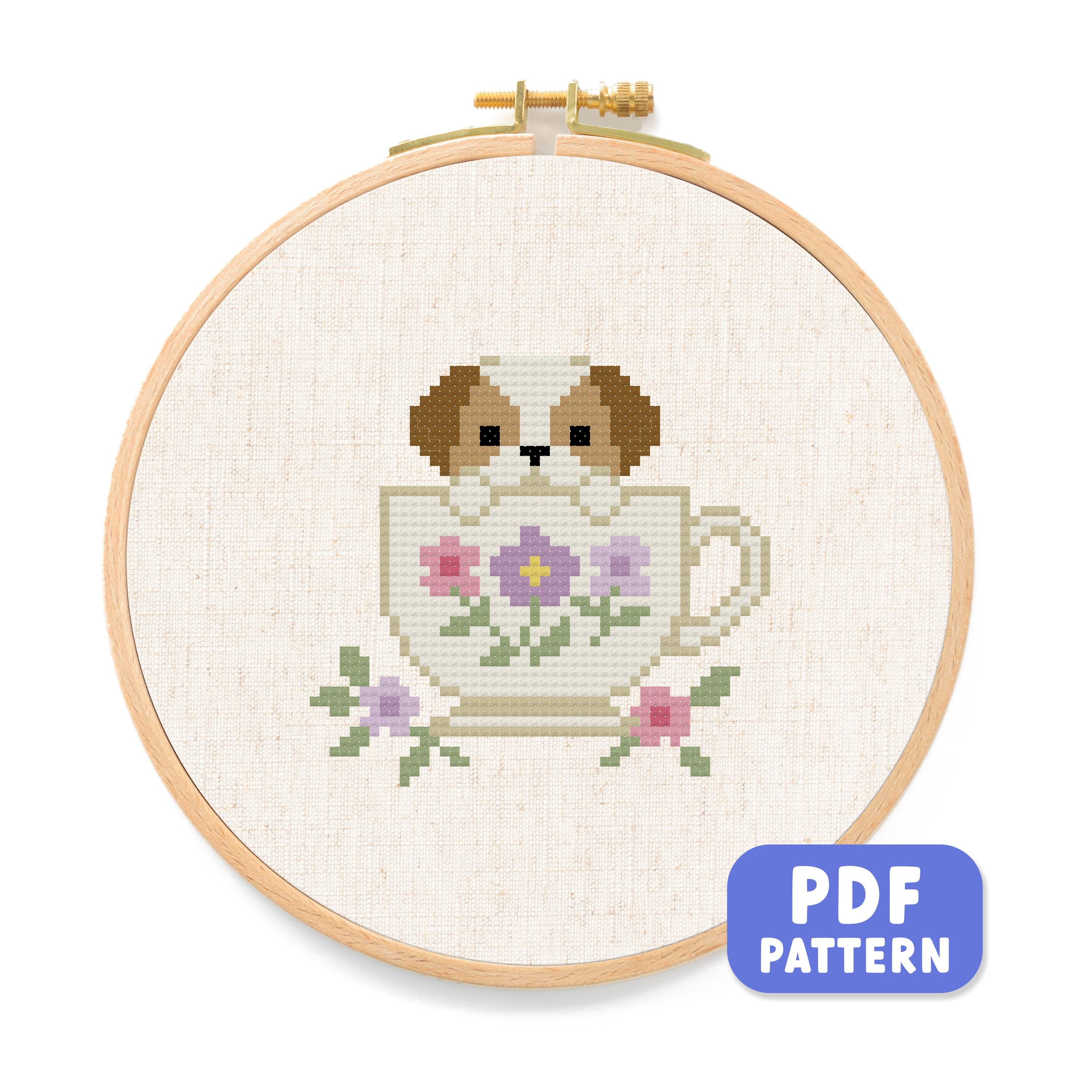 シーズー犬のティーカップ型クロスステッチパターン：花柄の子犬の刺繍