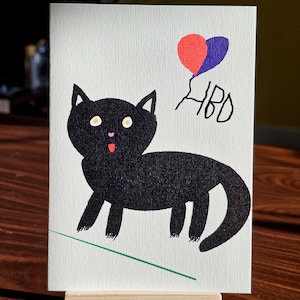 Tarjeta de cumpleaños de Void Cat: un adorable gato negro con un aire de bruja espeluznante. Divertida tarjeta para Halloween y amantes de los gatos.