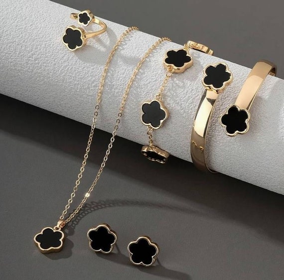 Flower Design Jewellery Set: Elegant Necklace, Ring, Bracelet 