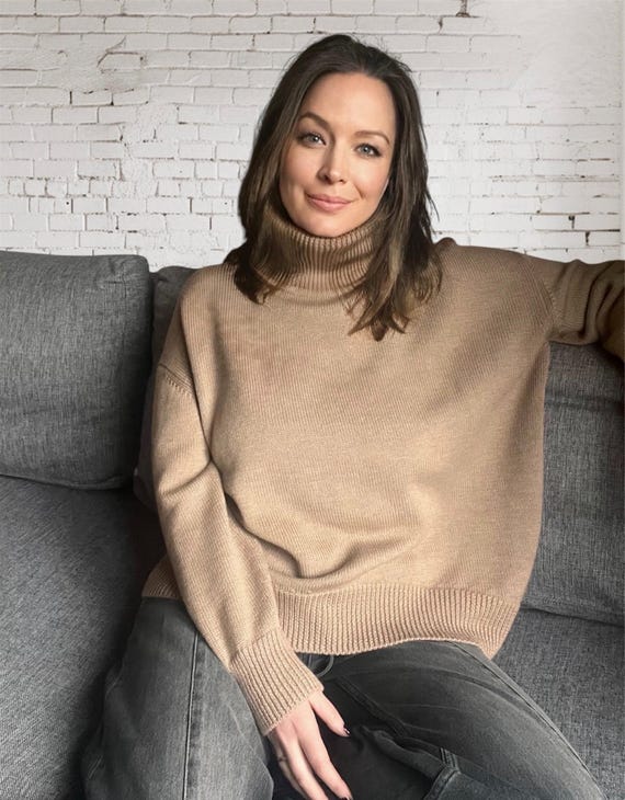 Stricken Sie übergroße Frauen Beige Rollkragenpullover extra