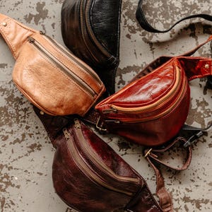 Große Leder Bauchtasche Frauen, Gürteltasche mit breitem austauschbarem Riemen, Crossbody-tasche, personalisierte Schultertasche, Gürteltasche, Geschenk für sie