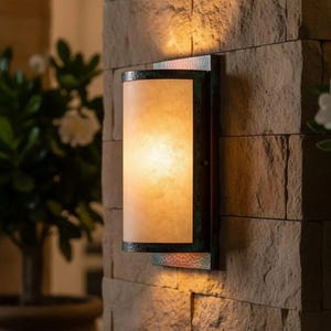 Aplique de pared exterior de cobre hecho a mano con pátina verde envejecida, luminaria vintage oxidada resistente a la intemperie.