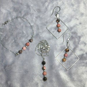 Rosa und Braun Halskette Ohrringe Armband Set.