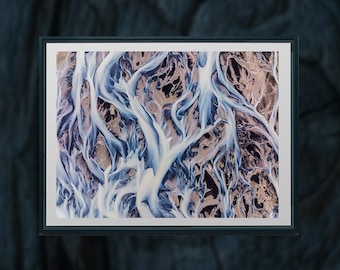 Impresión aérea de un río glaciar de Islandia: fotografía abstracta de paisaje ártico, decoración de naturaleza escandinava.