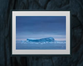 Iceberg azul de Groenlandia – Fotografía del Océano Ártico, Arte mural minimalista de paisaje marino, Decoración de paisaje polar