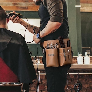 Personalisierte Leder Friseur Gürteltasche | Benutzerdefinierte Name Friseur Schere Taille Tasche | Hair Stylist Tool Organizer für Salon, Zuhause oder auf Reisen