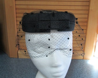 Vintage Facinator Hat w/ Bows & Netting Black