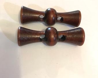 2 Hole toggle buttons