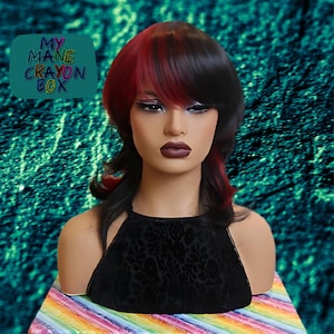 Grunge Punk Wolf Cut Wig — Black & Red Layered Shoulder Length, Lightweight Unisex Cosplay Hair, Edgy Short Wavy Wig for Concerts