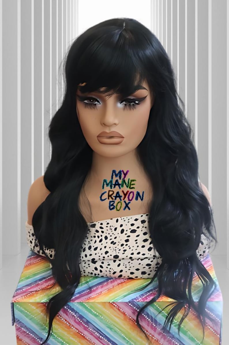 Black wavy long wig with bangs