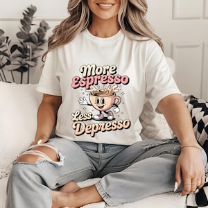 Camiseta &quot;Más café expreso, menos café desexpreso&quot;, camiseta retro vintage &quot;Espresso&quot;, divertida camiseta de salud mental, regalo gráfico acogedor para amantes del café.