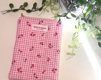 Quilted EReader Sleeve, Zipper Pouch, Kindle Kobo Cover, Book Lover Gift
