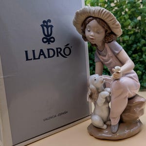Lladro “Friends Forever” #6680 – 1999 Event Figurine | Girl & Dog | Retired Collectible with Original Box