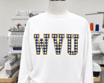 Sudadera bordada personalizada, cuello redondo con apliques estilo universitario, regalo de moda preppy universitaria de boutique, estilo acogedor para el día a día en el campus.