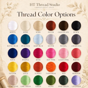 Puede incluir: Una carta de colores de HT Thread Studio muestra opciones de color de hilo. La carta presenta 28 colores de hilo, incluyendo blanco, negro, rojo y dorado. El texto "Thread Color Options" est&aacute; en la parte superior. La imagen tiene un fondo neutro con acentos florales.