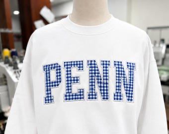 Sudadera personalizada para regalo universitario, sudadera universitaria con cuello redondo y bordado personalizado, top de moda universitaria a cuadros, estilo cómodo, regalo preppy.