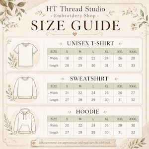 Puede incluir: Una gu&iacute;a de tallas para camisetas unisex, sudaderas y sudaderas con capucha. La gu&iacute;a incluye medidas de ancho y largo en cent&iacute;metros para las tallas S a XXXL. El texto "HT Thread Studio" y "Embroidery Shop" est&aacute;n arriba.