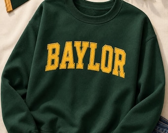 Sudadera preppy personalizada, cuello redondo con apliques universitarios personalizados, regalo de ropa de moda universitaria bordada, estilo acogedor para el campus.