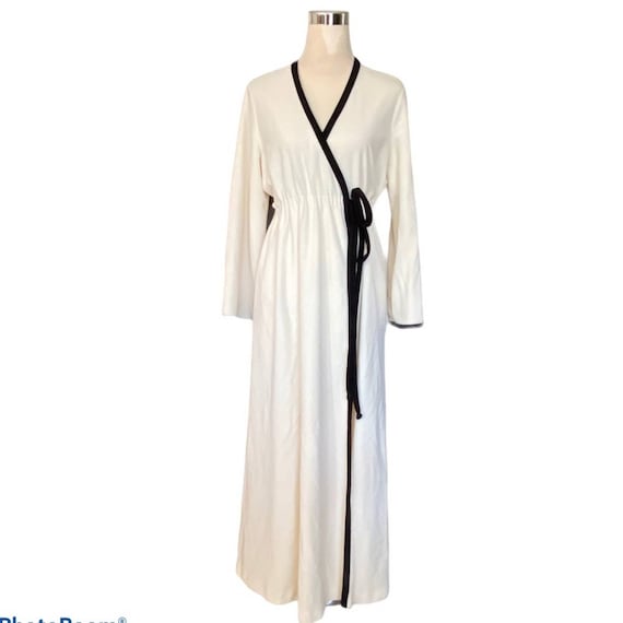 Vintage ivory and black Vanity Fair robe