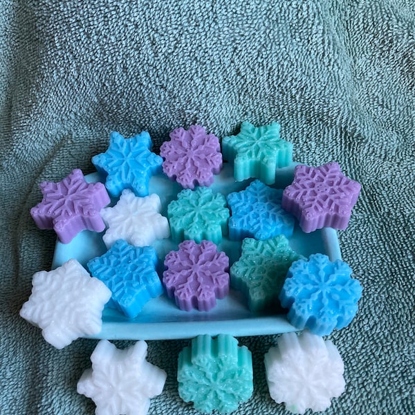 Mini Snowflake Soaps- Snowflake Soaps, Mini Snowflakes, Guest Soap, Holiday Soap, Gift Ideas, Kids Soap Teacher gifts, Winter, Cute Soaps