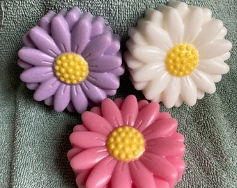 Daisy Flower Soap - Flower Soap Mothers Day Gift Teacher Gift Daisy Handmade Soap Floral Soap Soap Gifts Mom Gift Idea Decorative Soap