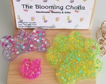 Paquete de llaveros personalizados con huellas de patas: etiquetas de identificación para perros y gatos.