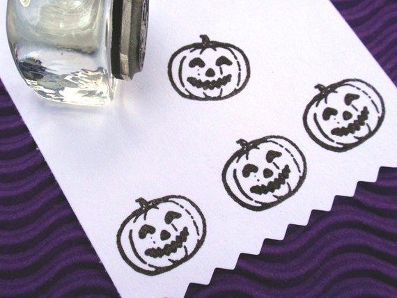 Mini Pumpkin Rubber Stamp, Tiny Jack O Lantern rubber stamp, Retro Smiling Carved Pumpkin Face Halloween Stamp - 16mm 5/8"