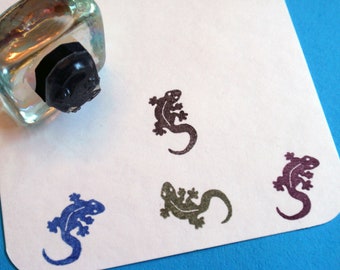 Tiny Lizard Rubber Stamp, Mini Salamander stamp, small Amphibian stamp, pond life stamp, 16mm 5/8"
