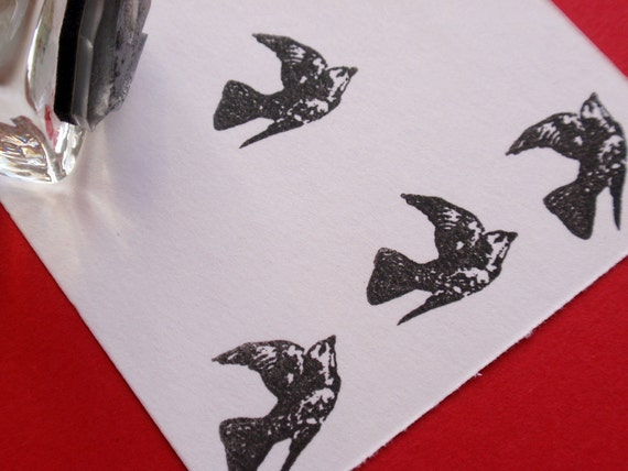 Mini Flying Bird Rubber Stamp, tiny vintage bird art stamp - 16mm 5/8"