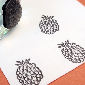 Mini Raspberry Rubber Stamp, Tiny blackberry fruit stamp, jam wedding favor stamp, food label stamp, 16mm 5/8"