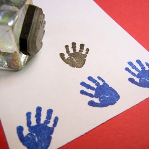 Tiny Baby Handprint Stamp, Mini tampon d'empreinte de main d'enfant, tampon de jeu de baby shower, 5/8" 16 mm