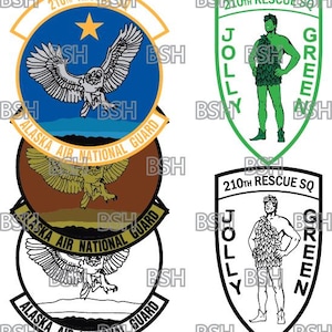 以下が含まれることがあります： アラスカ州空軍州兵第210救難隊のパッチの3つのバージョン。 上のパッチは、白いフクロウと黄色の星が描かれた青いパッチです。 中間のパッチは、金色のフクロウが描かれた茶色のパッチです。 下のパッチは、白いフクロウが描かれた白黒のパッチです。 すべてのパッチには、「210th Rescue Sq」と「Alaska Air National Guard」の文字が書かれています。