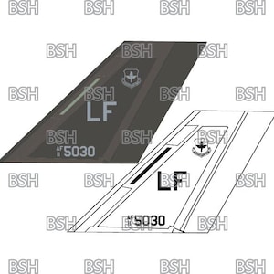 Puede incluir: Un dibujo en blanco y negro de una pista de aterrizaje de avión militar con el texto "LF" y "AF 5030" impreso en la pista.