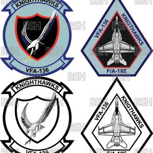 Può includere: Quattro emblemi militari con le scritte "KNIGHTHAWKS" e "VFA-136". Due emblemi raffigurano un'aquila in volo, mentre gli altri due mostrano un caccia F/A-18E. La tavolozza dei colori include blu, rosso, nero e bianco.